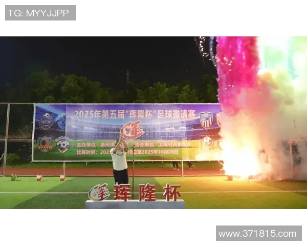 足球明星归来签名活动盛况空前球迷热情高涨共庆足球盛事